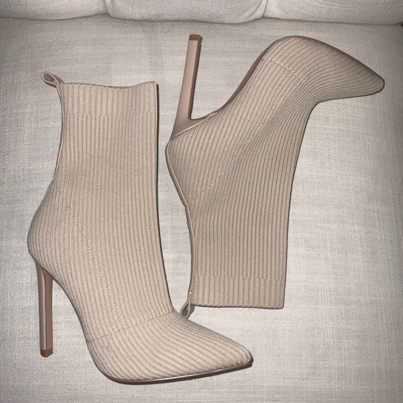 Steve Madden beige pointy toe knit ankle bootie with stiletto heel - Picture 3 of 3